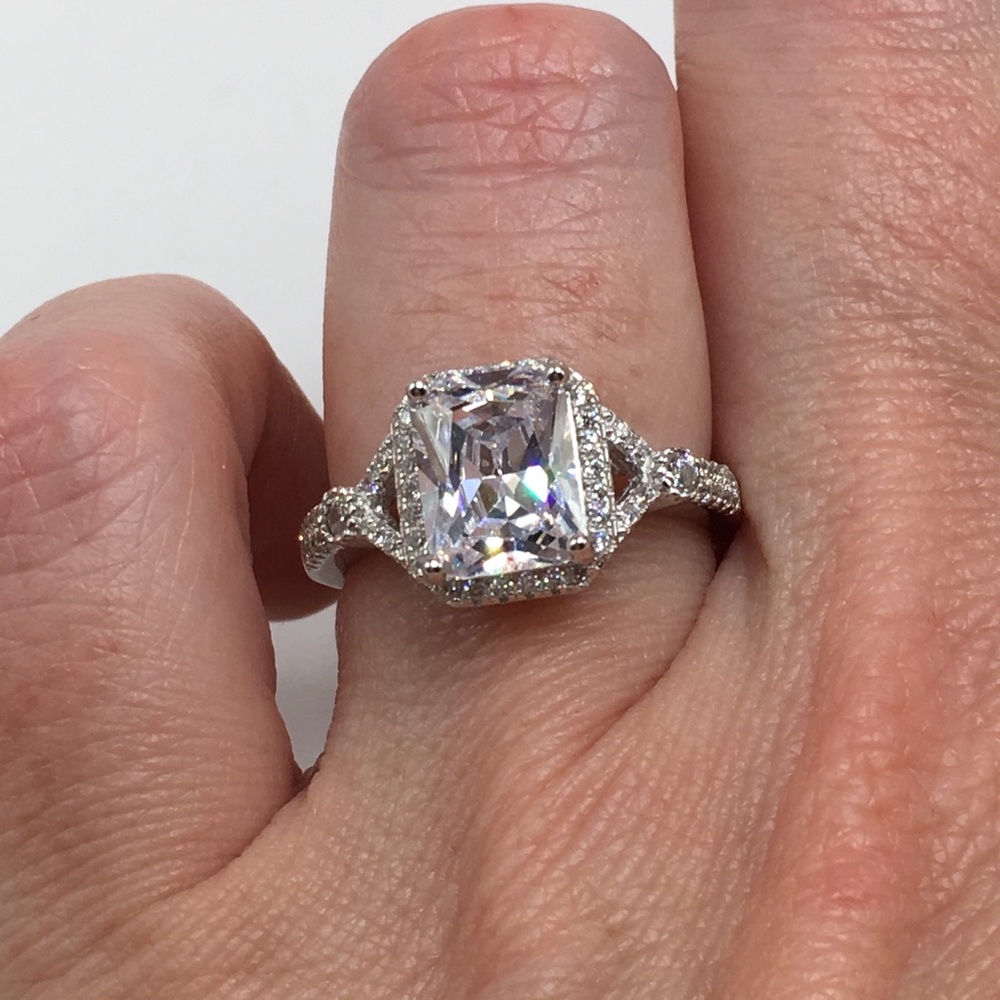 18k white gold diamond ring cushion halo wedding - Picture 6 of 8